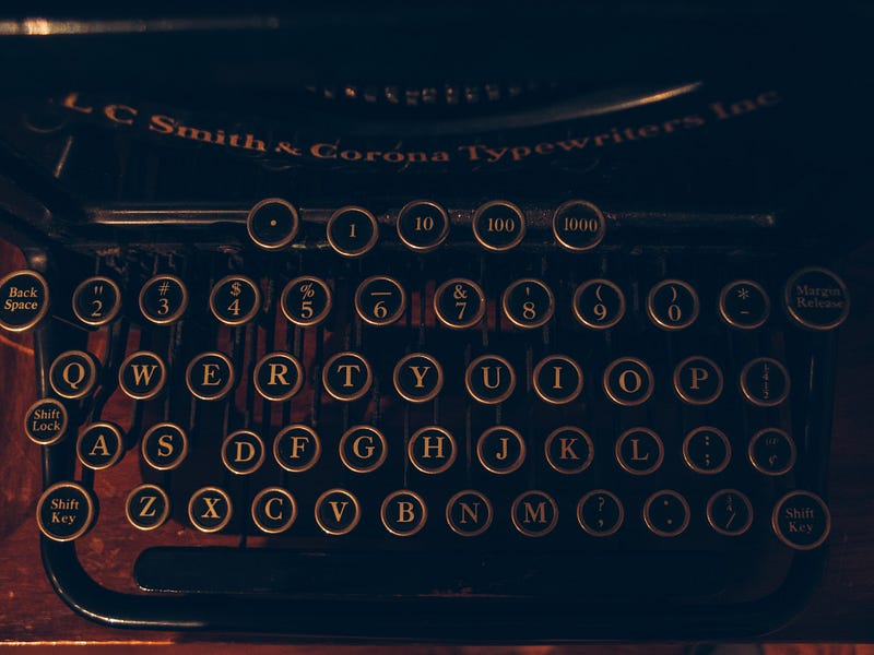 Vintage typewriter in a bustling café